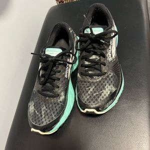 LIKE NEW Brooks Launch size 7.5